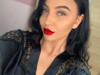 BelleGloryaa - Webcam live hot with a Young and sexy lady with regular tits 
