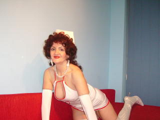 FoxySlyde - Webcam sexy with this Sexy mother with average boobs 