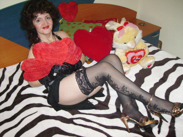 FoxySlyde - Cam porn with a ordinary body shape Lady over 35 