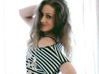 LorennaQ - Live cam x with a russet hair Young lady 