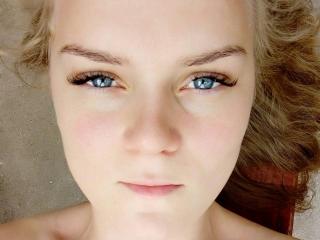 NormaNeon - Webcam hot with this standard build 18+ teen woman 