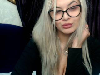 HugexBoobsx - Chat live sex with this shaved vagina Young and sexy lady 