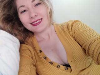 BlondeLacy - Live chat sex with a sandy hair Hot babe 