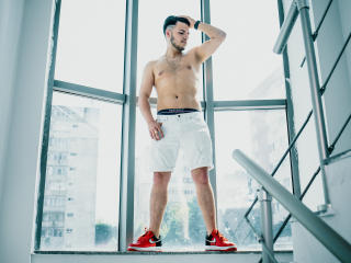 KarlRussell - Spectacle x avec un Gay avec un corps plein de force sur la plateforme Xlove Gay 