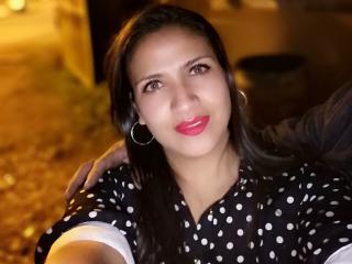 Mileidyy - online chat hot with a latin american MILF 