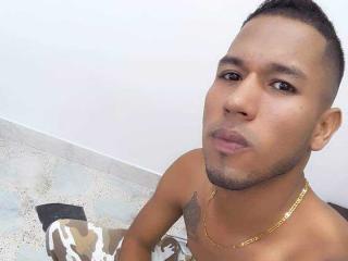 DamianCute - chat online porn with a Homo couple 