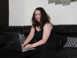 AmberBris - Webcam live hard with this Young lady 