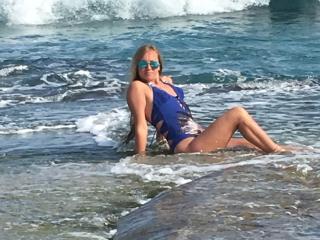 UltraChickX - online show hard with a blond Sexy lady 