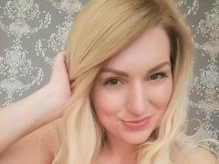 AleenaBlick - Chat live x with this sandy hair Young lady 