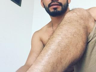 ChrisPrettyBoy - Show sexe avec ce Homo au sexe poilu sur le service XLovegay 