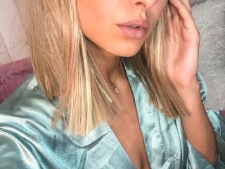 ArinneJull - online show xXx with this Sexy babes with average boobs 