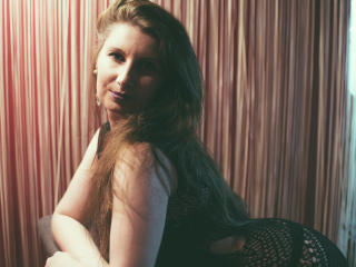 Sylena - Live hot with this shaved intimate parts Gorgeous lady 