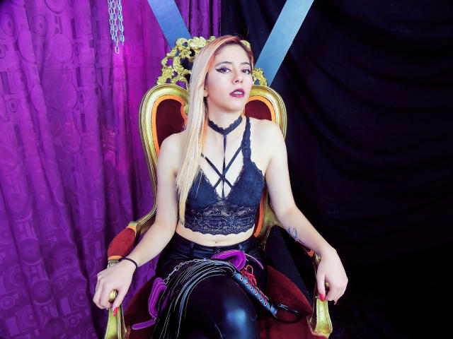 AntonelliWhip - Show live exciting with a amber hair Dominatrix 