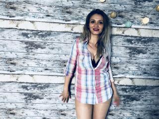 RedYasmine - Webcam sexy with a being from Europe Hot babe 