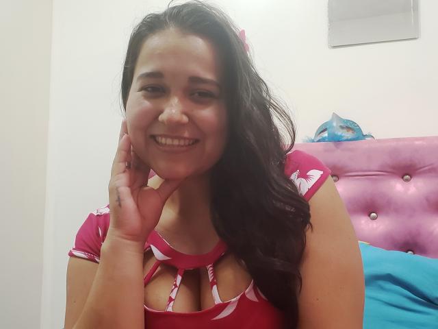 NennaX - Live chat sexy with this latin american Attractive woman 