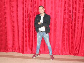 Gigottall - Show sex avec ce Homo sur le service Xlove Gay 