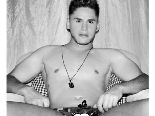 DerrickBigX - Live chat sexy with a shaved intimate parts Men sexually attracted to the same sex 
