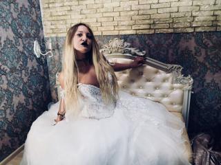 AllaSexyQueen - Webcam nude with this well rounded Mistress 