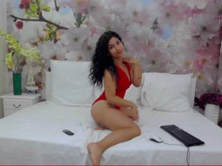 SamyraStar - Webcam porn with a White 18+ teen woman 