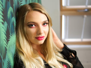 GayaX - Show live exciting with this golden hair 18+ teen woman 