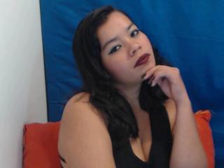 Vallentinaa - online chat hard with this brunet MILF 