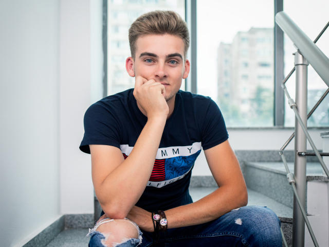 ChrisMalone - Live porno og sexkamera - 6665834