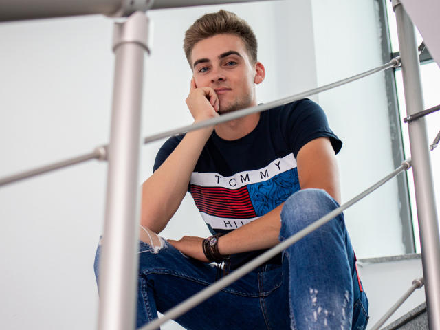 ChrisMalone - Live porno og sexkamera - 6665839