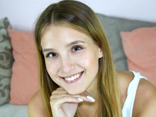 ShiningLizzi - Live chat x with this White College hotties 