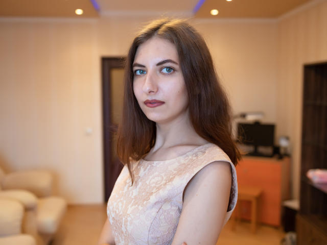 PollyActive - Chat x with this White Sexy girl 