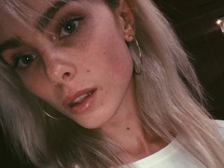 ElaineN - Chat cam exciting with this White Girl 