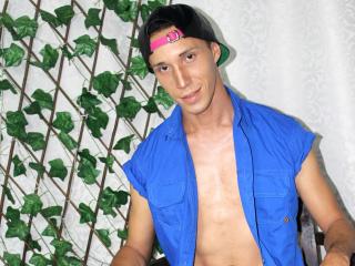 AngeloCassanova - Chat x with this shaved genital area Horny gay lads 