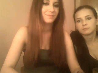 AlisaahhAbby - Chat hot avec une Lesbienne à la chevelure brune sur le site Lesbians-Cam 