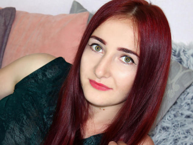 LeaRoxY - Chat live sexy with a White Sexy babes 