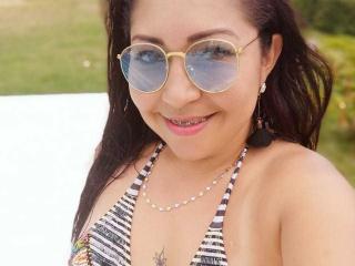 BritanyLondon - Live chat sex with this Hot chick with regular melons 