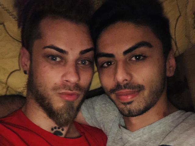 NickAndJhony - Live chat hard with a Gay couple 