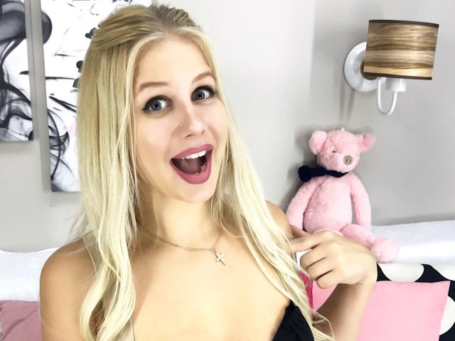 NikaBlondeN - Live x with a athletic body Sexy babes 