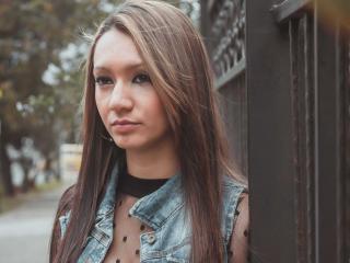 SophieDominee waiting on someone to chat and have live sex with