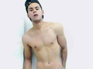 DerrickBigX - Web cam sexy with a Men sexually attracted to the same sex with a vigorous body 