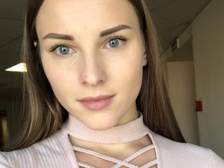 SienaDiamond - Live exciting with this reddish-brown hair Exciting 18+ teen woman 