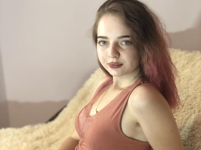 AngelAmelina - Live sex with this light-haired X young and sexy lady 
