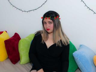 YueWangg - Live cam x with this latin american Sexy babe 