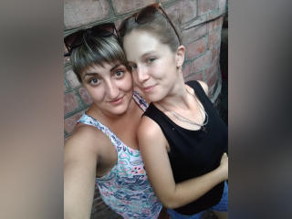 KellyAndYnna KellyAndYnna