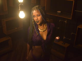 KenyaKinky - Video chat xXx with this muscular body Mistress 