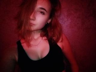 LindaStich - Chat cam sexy with this X 18+ teen woman with average boobs 