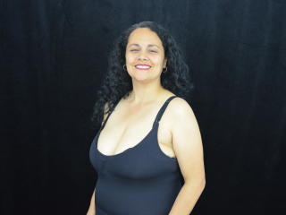 SandraThetis - Show live exciting with this Hard lady over 35 