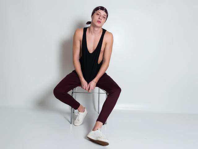 MikeDecker - פורנו בשידור חי ומצלמת סקס - 6873484