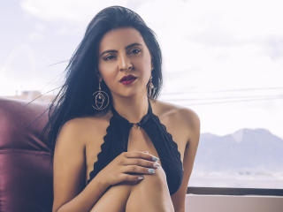 SophiieHaze - Show nude with a latin american Attractive woman 