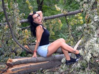 MelaDiamondX - Show live exciting with this dark hair Exciting babe 