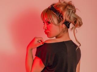 MiaHoty - Live chat hot with this golden hair Hot babe 