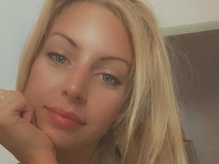 SosexyBlondie - Web cam hard with a Nude young and sexy lady with small breasts 